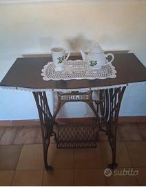 Tavolino Vintage con base macchina da cucire Singe