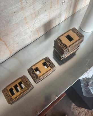 Set placche per prese elettriche in ottone