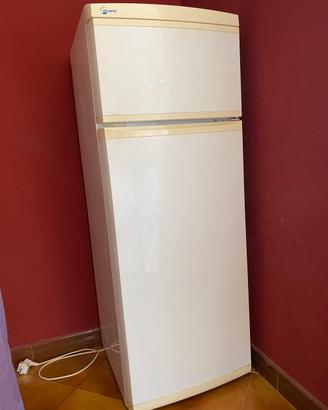 Frigorifero Atlantic 240 L con congelatore