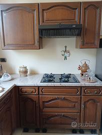 Cucina ad angolo in legno