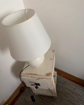 Comodino piu lampada