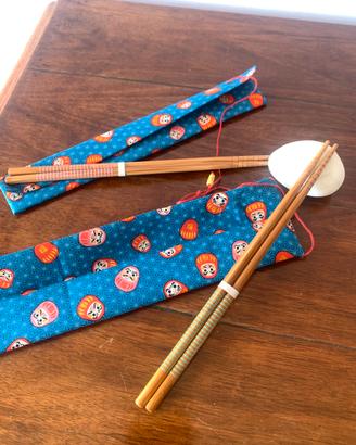 Bacchette giapponesi con custodia motivo Daruma