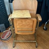 Sedia vintage in legno e ottone