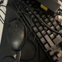 Computer co completo di tastiera e mouse con led