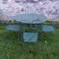 TVOLO CON QUATTRO SEDIE IN FERRO VINTAGE