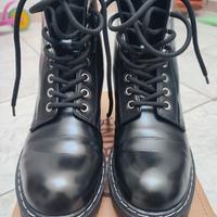 Stivaletto/anfibio con lacci H&M