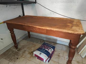 Tavolo gambe cipolla