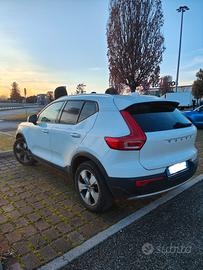 VOLVO XC40 T2 MOMENTUM