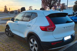 VOLVO XC40 T2 MOMENTUM