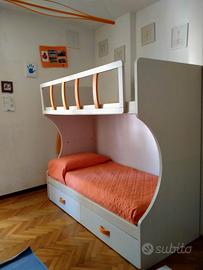 letto a castello con scala e pianerottolo.