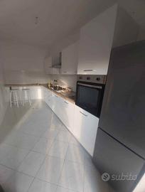 cucina completa di elettrodomestici 