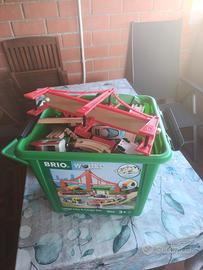 trenino con pista in legno