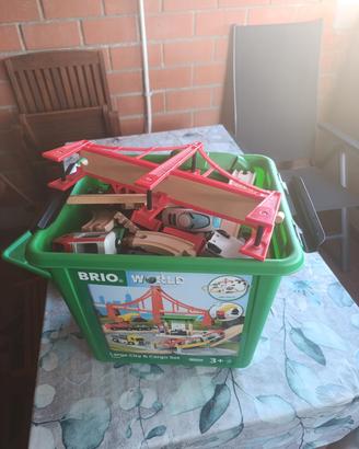 trenino con pista in legno