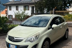 opel corsa 1.2 benzina - anno 2012