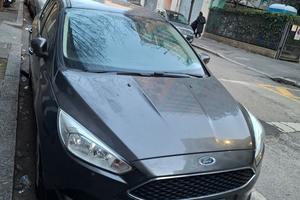 Ford Focus  1.0 ecoboost  + gancio traino