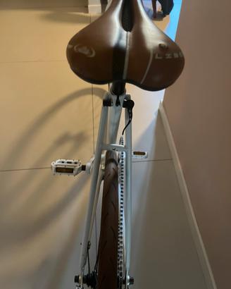 bici a scatto fisso, componenti nuovi, super