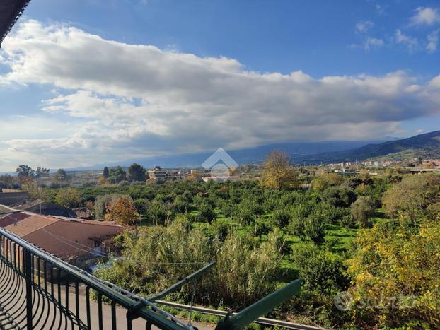 3 LOCALI A GIARDINI NAXOS