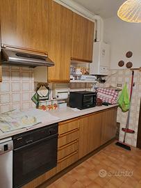 A TITOLO GRATUITO ARMADIO E CUCINA