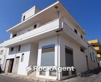 Appartamento di 400 m² con più di 5 locali e box a