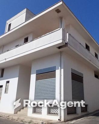 Appartamento di 400 m² con più di 5 locali e box a