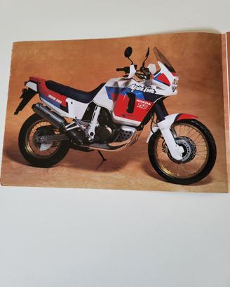 Depliant in Giapponese  Honda Africa Twin RD04