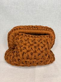 Borsa a mano clutch marrone uncinetto effetto fior