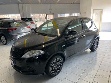 Lancia Ypsilon 1.0 FireFly 5 porte S&S Hybrid Oro 