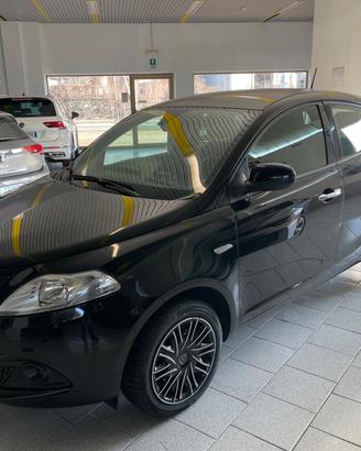 Lancia Ypsilon 1.0 FireFly 5 porte S&S Hybrid Oro 