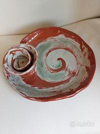Piatto di ceramica lavorato a mano