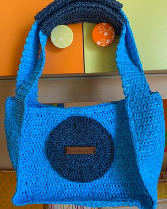 Borsa in rafia a mano e spalla