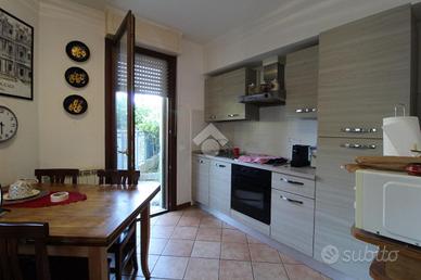 4 LOCALI A VIAREGGIO