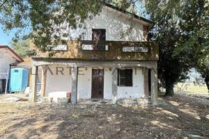 Villa di 230 m² con più di 5 locali e posto auto a