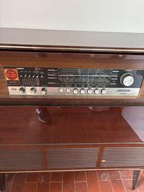 Radio moobile Grundig con giradischi