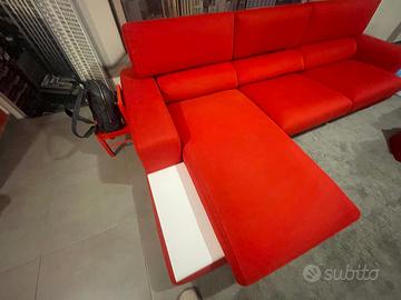 DIVANO ROSSO CON CHAISE LONGUE