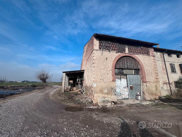 Magazzino deposito con terreno