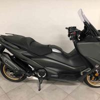 YAMAHA T-Max 560 scooter