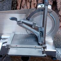 Affettatrice della ABM modello 330  con lama da300