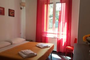 MONZA Bilocale centro/stazione comodo per Milano