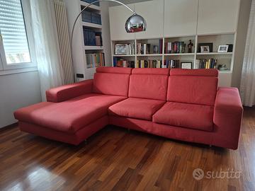 Divano Rosso con chaise longue
