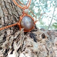 Collana in macramé con sfera di corniola