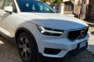 VOLVO XC40 T2