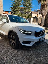VOLVO XC40 T2