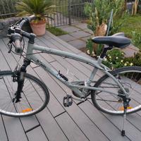 Bicicletta donna B Twin con cambio Shimano 