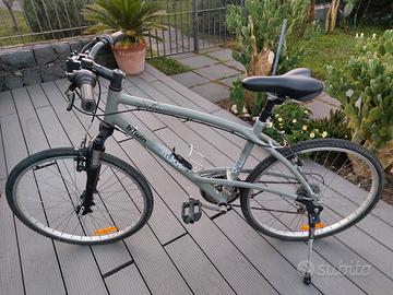 Bicicletta donna B Twin con cambio Shimano 