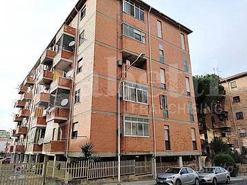Quadrivano con posto auto e cantina