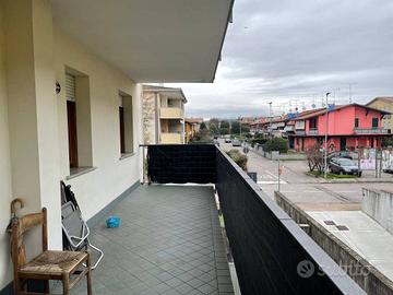 Spazioso Trilocale con Terrazza e Box Auto a Casti