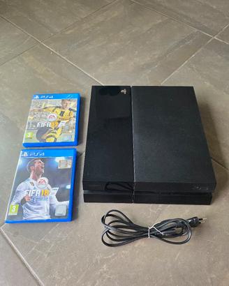 PS4 con 2 videogiochi 