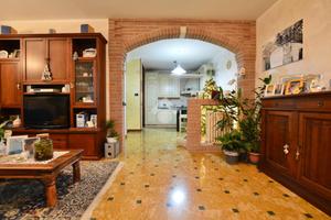 VILLA A SCHIERA CENTRALE A SALGAREDA