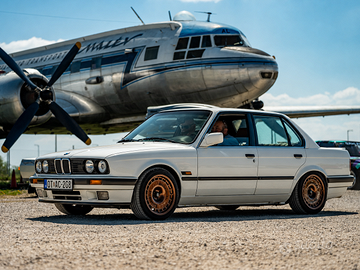 BMW E30 320is