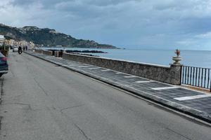 Soluzione semindipendente a Giardini Naxos